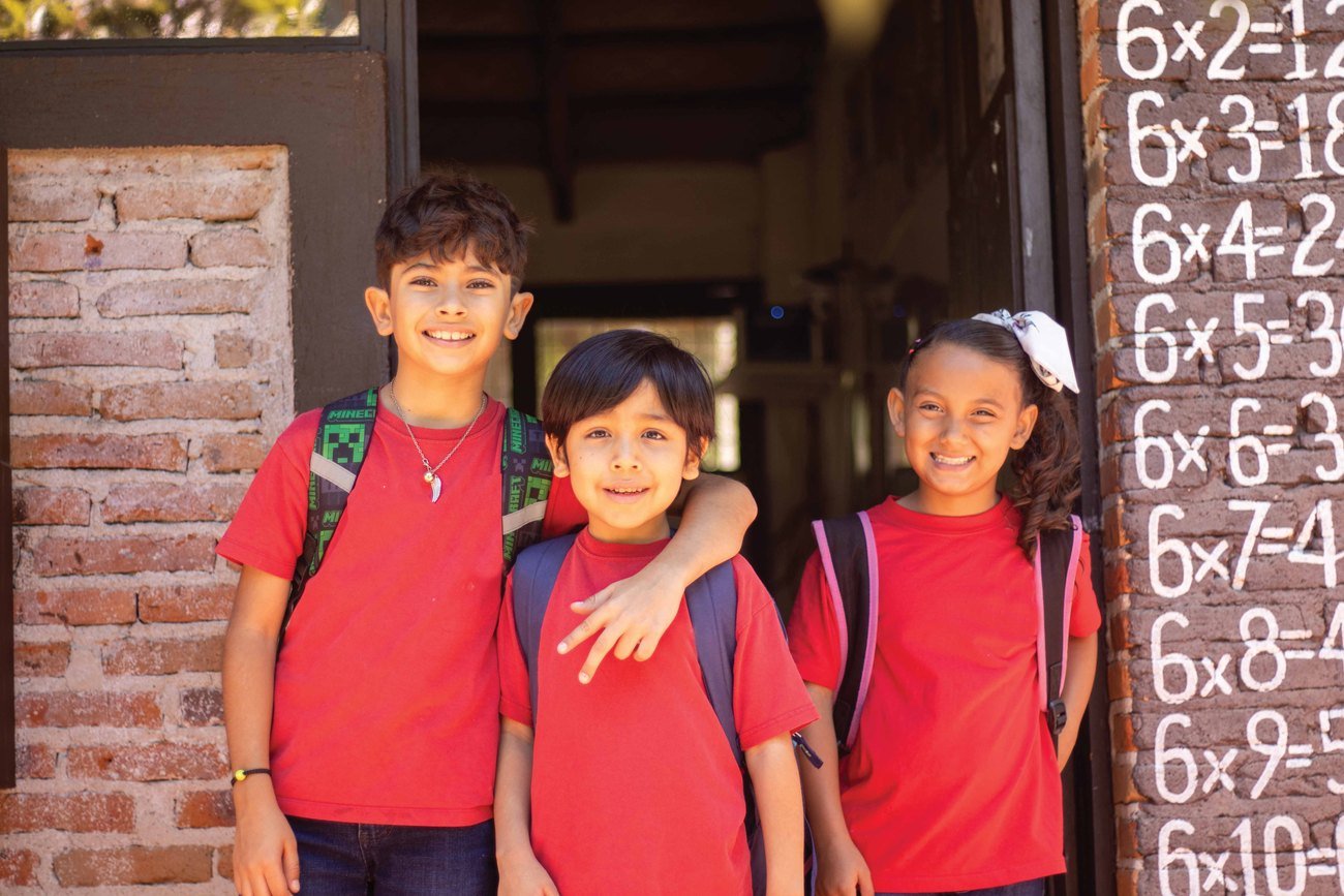 Alumnos felices del Centro Educativo Loyola de Chapala